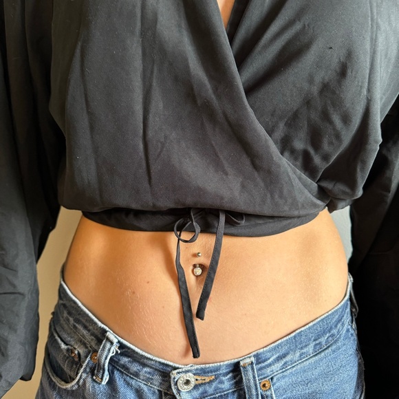 Abercromie & Fitch Cropped Long Sleeve Blouse - Picture 2 of 9